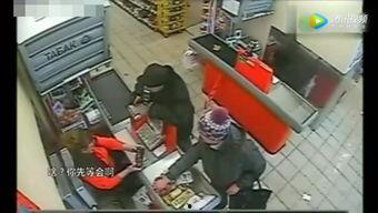 抢运钞车搞笑图片